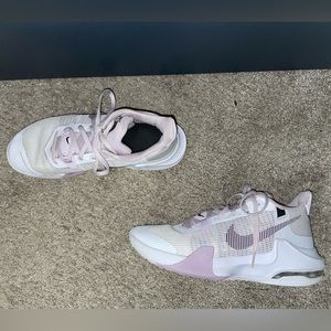 nike women’s Air Max X basketball shoes